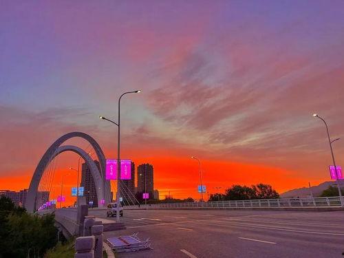 朝阳天空成惊艳